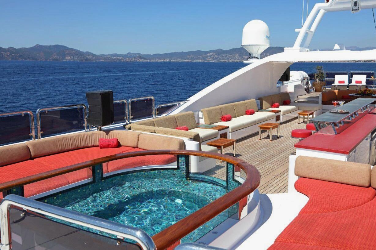 Ansicht 5: Benetti Code 8
