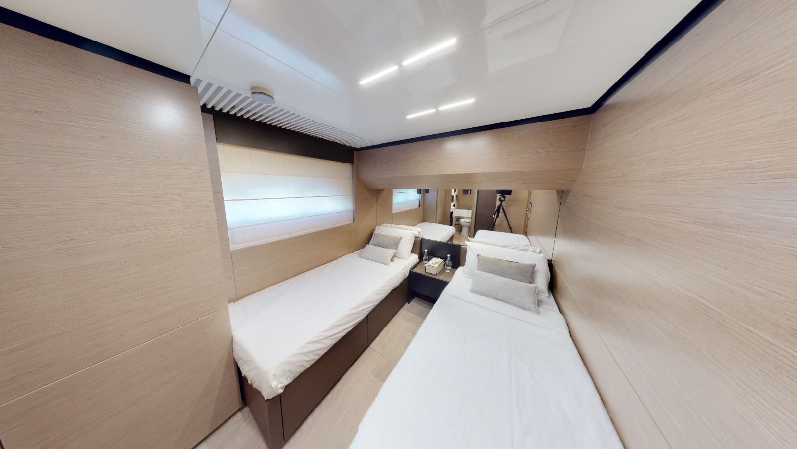 Ansicht 16: Ferretti 78 Fuß