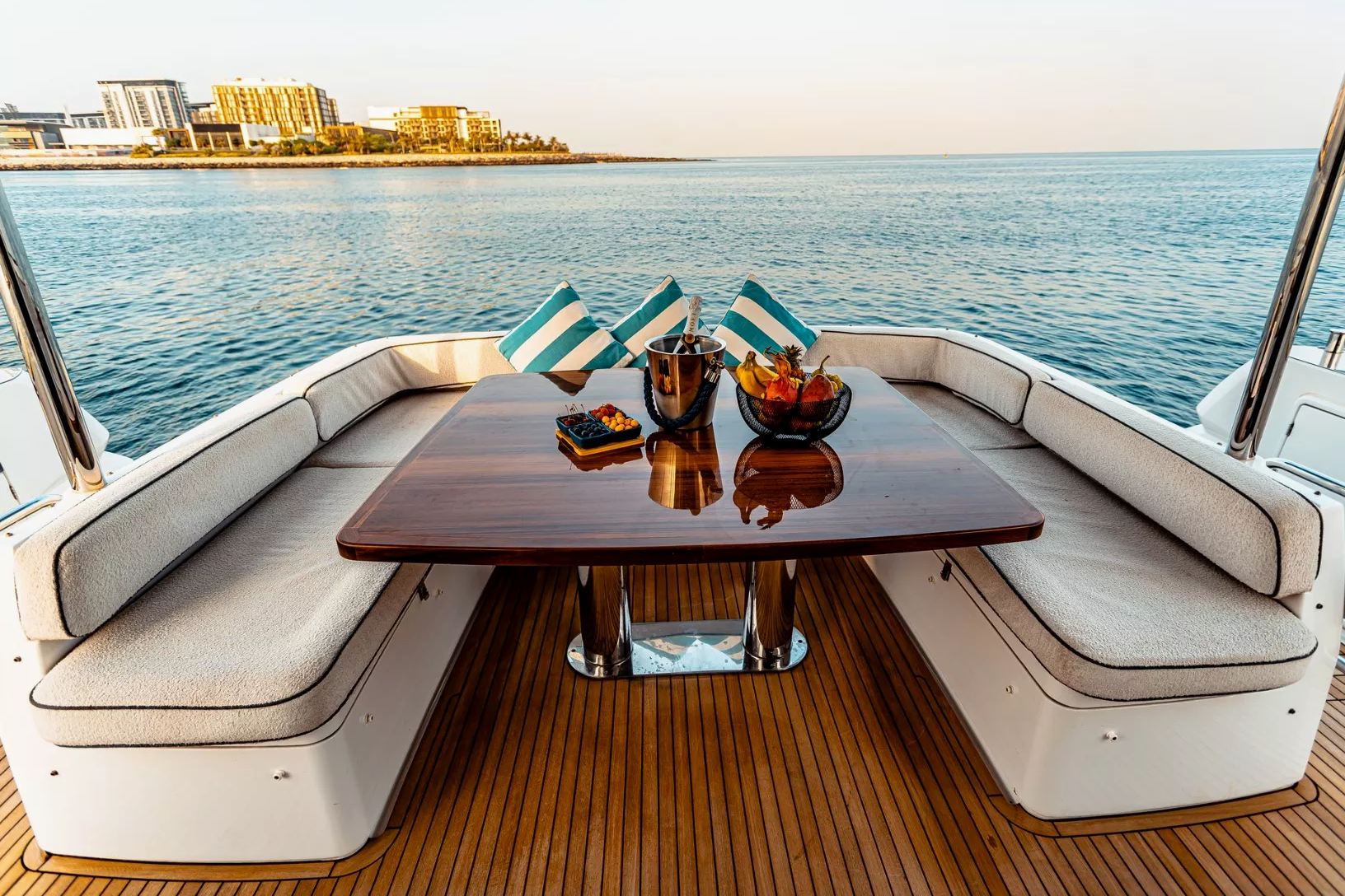 Ansicht 13: Azimut Magellano 66 Fuß