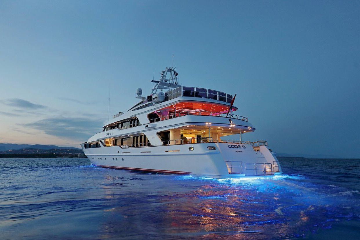 Ansicht 2: Benetti Code 8