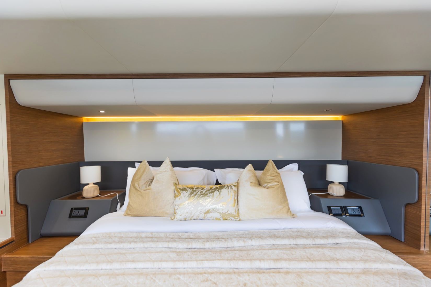 Sky Walker Aquila charter in Dubai, photo 7
