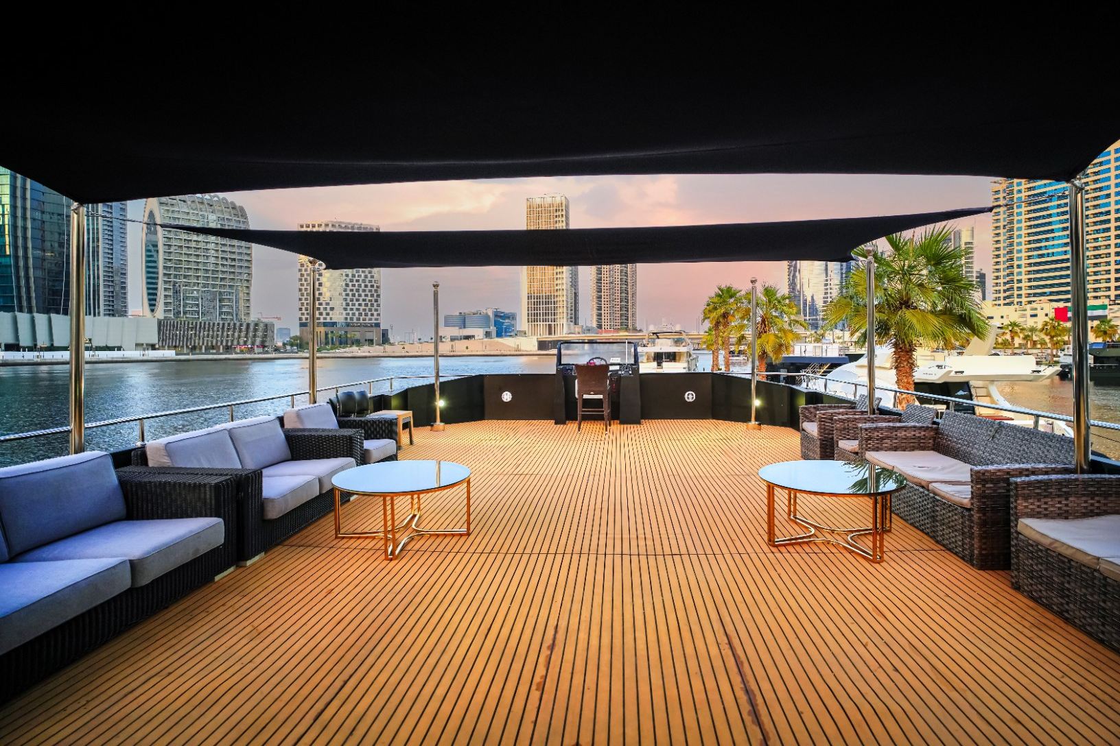 Ansicht 4: Play Boy Houseboat