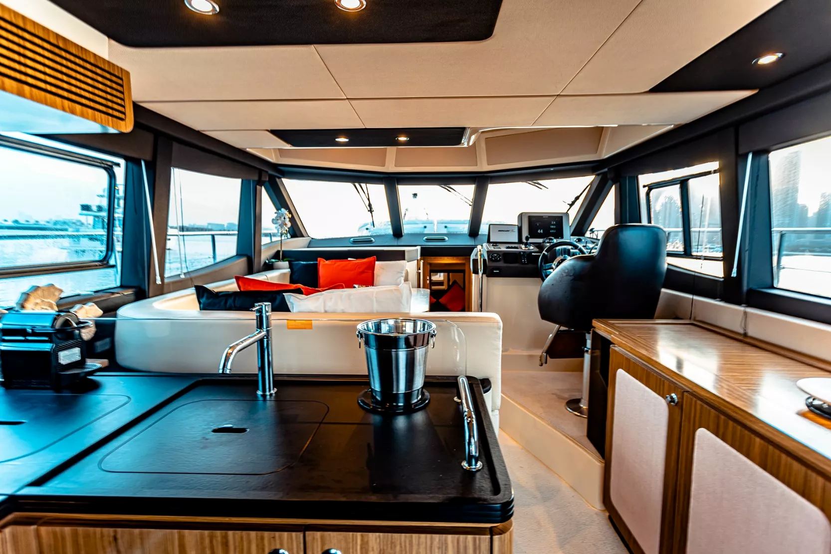 Ansicht 10: Azimut Magellano 43 Fuß