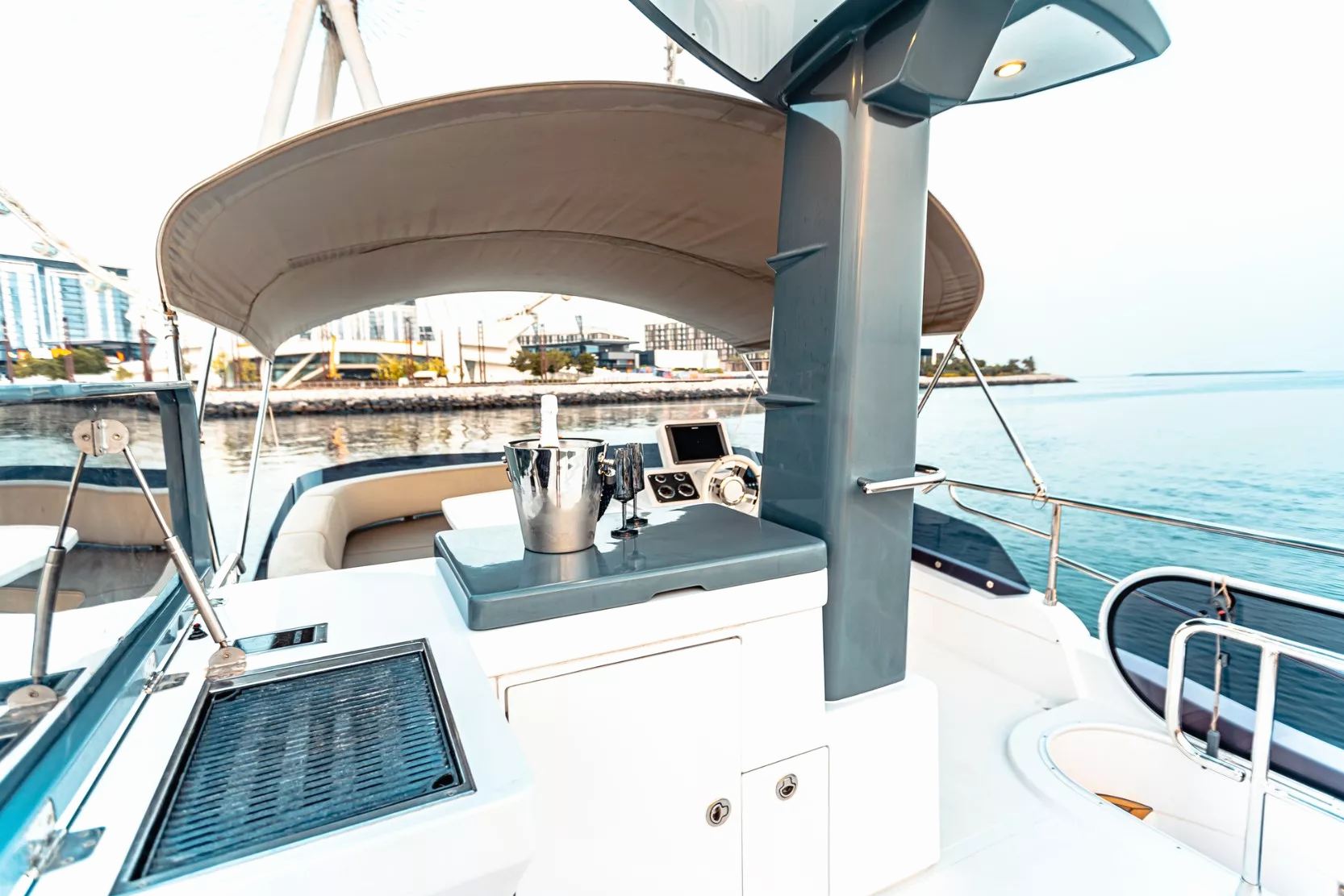 Ansicht 3: Azimut Magellano 43 Fuß