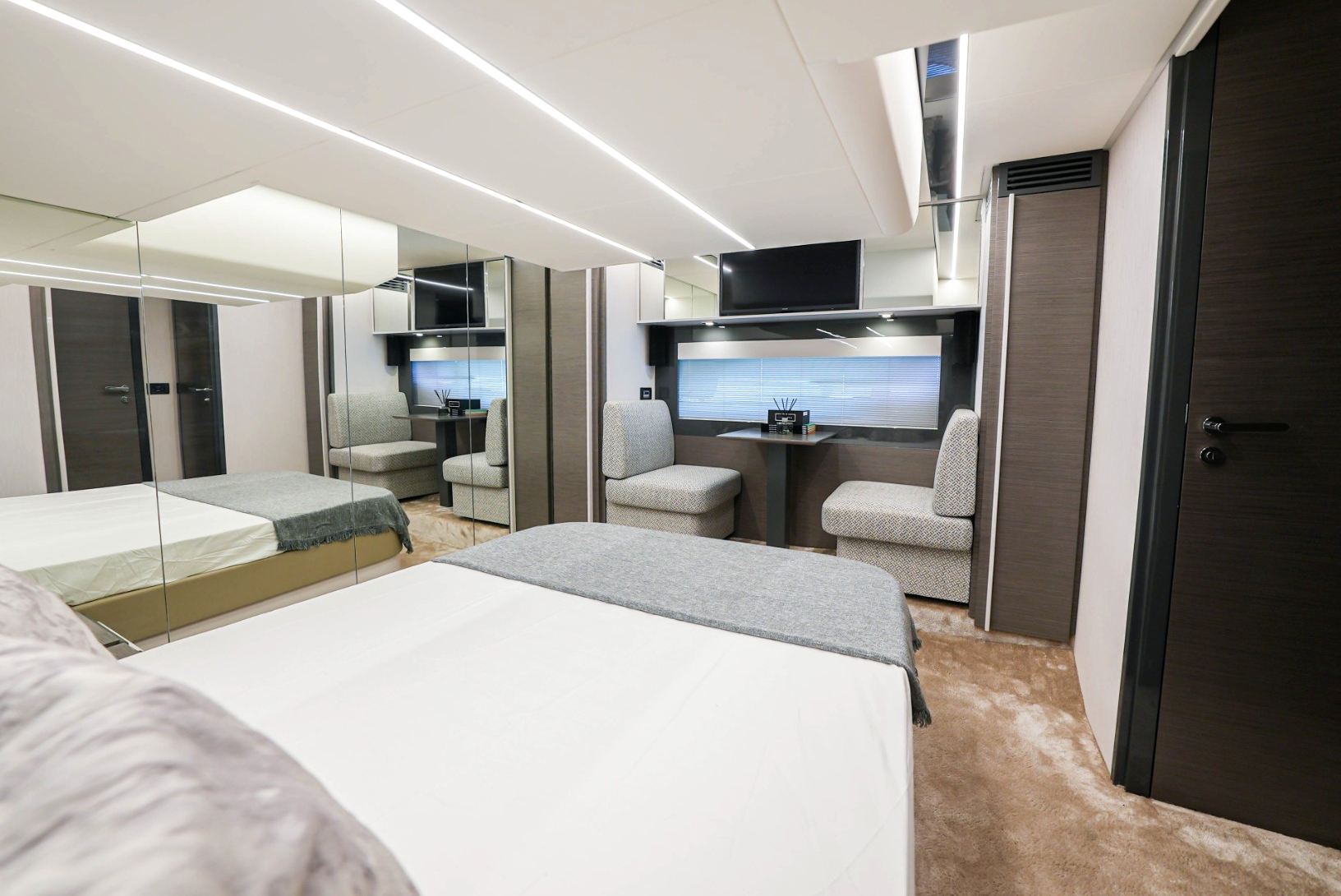 Ansicht 2: Pershing 5X Pearl White