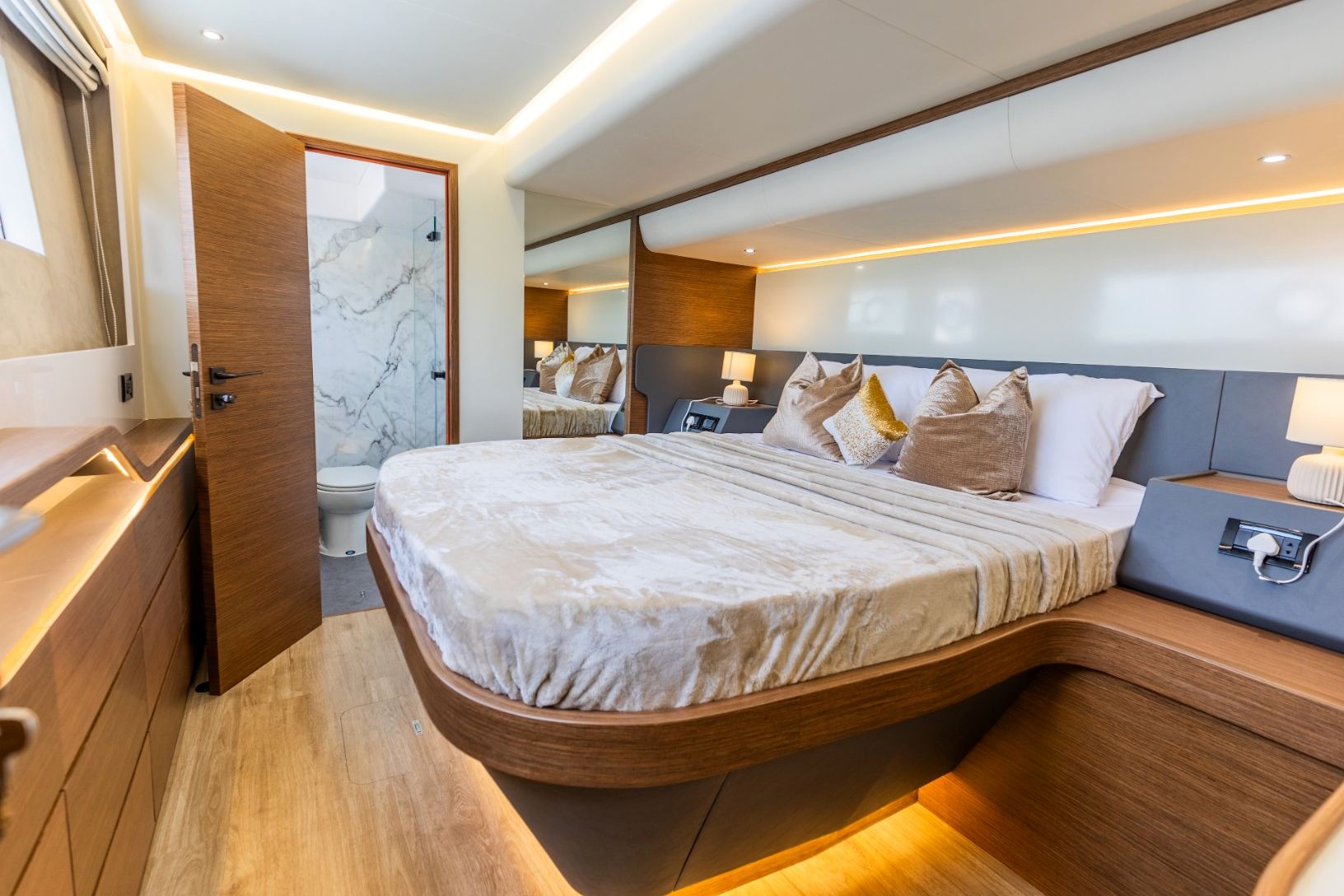 Sky Walker Aquila charter in Dubai, photo 14