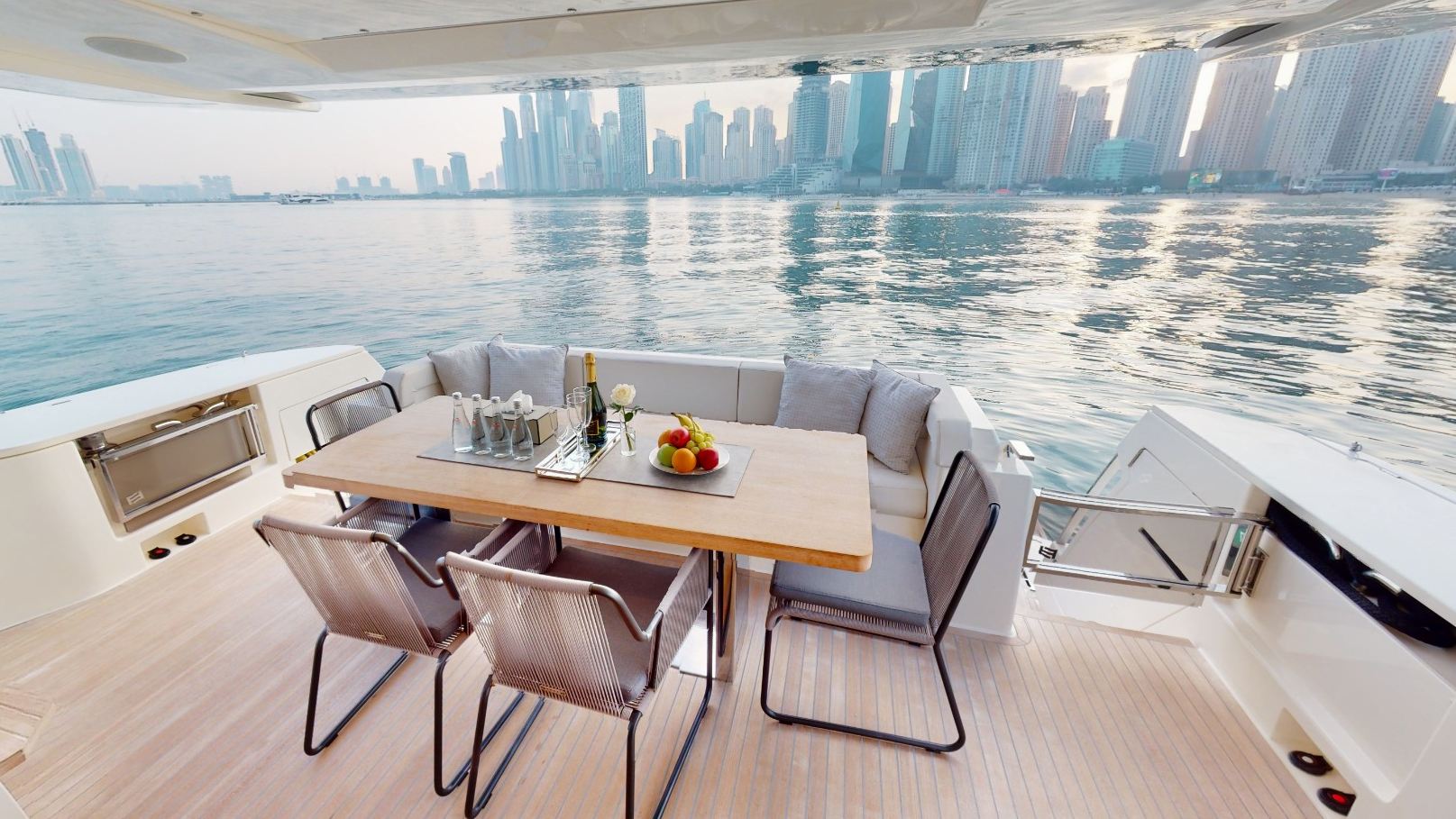 Ansicht 13: Ferretti 78 Fuß