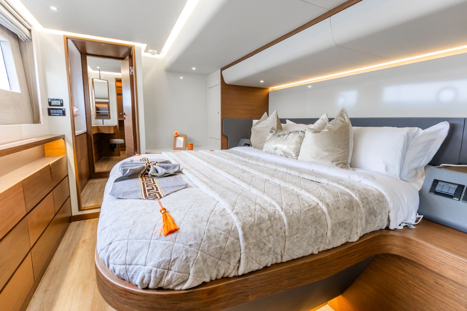 Sky Walker Aquila charter in Dubai, photo 11